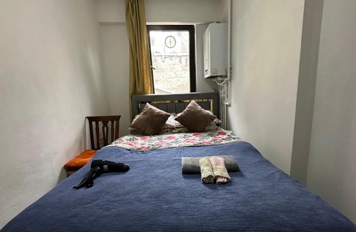 Taksim Apartment | Modern Cihangir City View Apartment with Breakfast & Accessibility