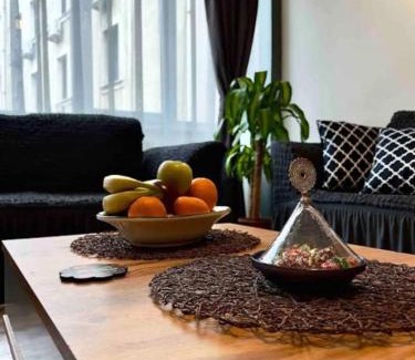 Gumussuyu Mahallesi Apartment | Inviting Cihangir House: Child-Friendly with Breakfast Included