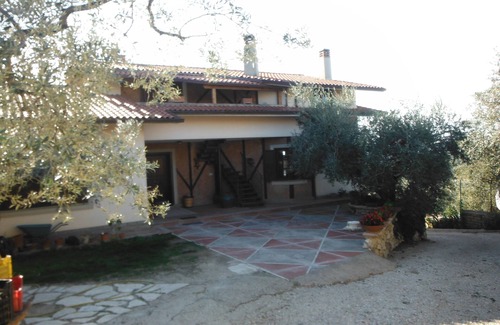 Montelibretti Apartment | Guest Rated: Ciliegi in Fiore with Tiber Valley Views