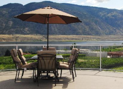 Okanagan-Similkameen Apartment | Prime Location Getaway: In the Heart of Revelstoke