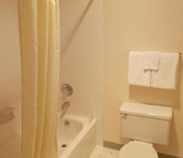 Klamath Falls Hotel | Pet-Friendly Cimarron Inn with Pool and Ocean Views