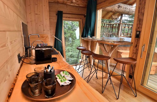 La Tour-dʼAuvergne Cabin | Discover Cimes du Sancy Lodge: Family-Friendly Retreat