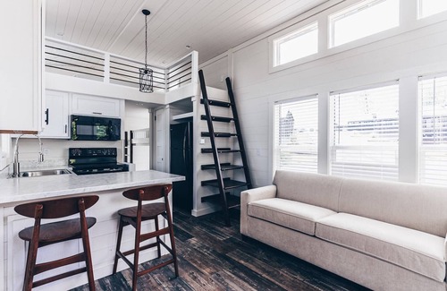 Mason Cabin | Exceptional Cincinnati Camp Cedar: Pool, Spa & Breakfast Included