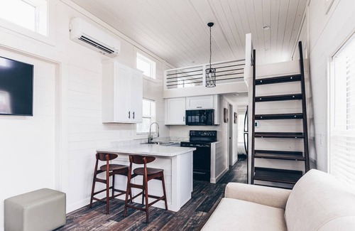 Mason Cabin | Exceptional Cincinnati Camp Cedar: Pool, Spa & Breakfast Included