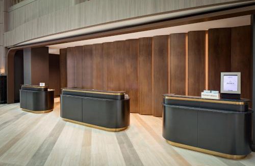 Covington Hotel | Elegant Cincinnati Marriott at RiverCenter with Pool Access