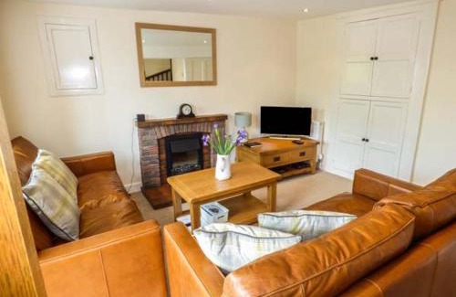 Levens House | Child-Friendly Cinderbarrow Cottage: 4-Star Guest Rated 10/10