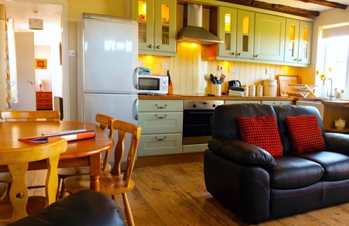 Cullompton Cottage | Experience Cinders Cottage with Breathtaking Views