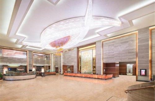 Dongguan Hotel | Elegant Cinese Hotel Dongguan Shijie with Pool & Hot Tub
