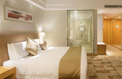 Dongguan Hotel | Elegant Cinese Hotel Dongguan Shijie with Pool & Hot Tub