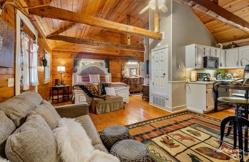 Eureka Springs Cabin | Unforgettable Stay at Cinnamon Valley - The Whitetail
