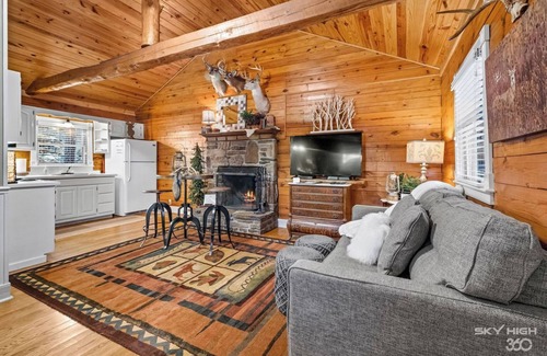 Eureka Springs Cabin | Unforgettable Stay at Cinnamon Valley - The Whitetail