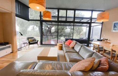 Yallingup Siding House | Elegant 4-Star Villa Amidst Private Bushland Retreat