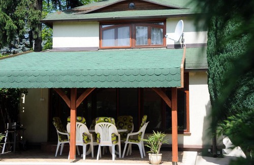 Gyoparosfuerdo House | Cozy CINTIA Napsugár Üdülőház with Family-Friendly Amenities