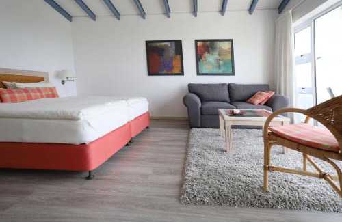Chintsa Bed & Breakfast | Inviting Cintsa Lodge: Ocean Views & Poolside Relaxation