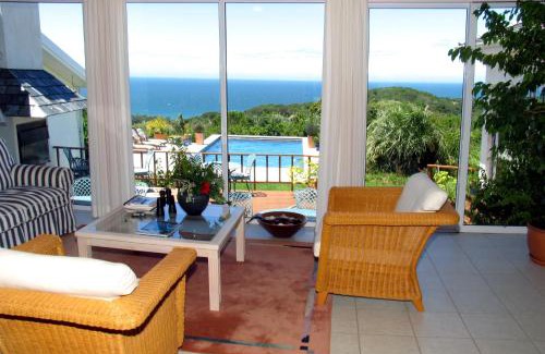 Chintsa Bed & Breakfast | Inviting Cintsa Lodge: Ocean Views & Poolside Relaxation