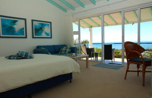 Chintsa Bed & Breakfast | Inviting Cintsa Lodge: Ocean Views & Poolside Relaxation
