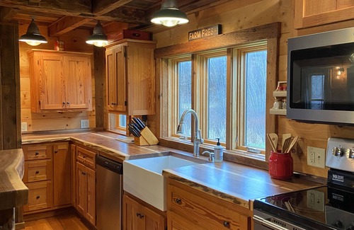 Richford Other | Renovated Vermont Farmhouse Near Jay Peak - 10/10 Rated Stay