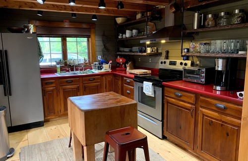 Stannard House | Magical Circe & Hare Lodge: Romantic Log Cabin Retreat