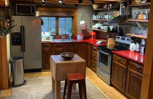 Stannard House | Magical Circe & Hare Lodge: Romantic Log Cabin Retreat