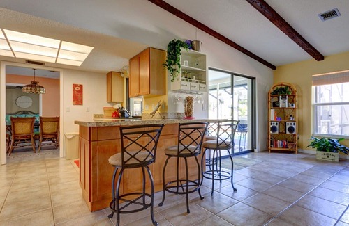 Venice House | Relaxing Retreat: Circle Drive Venice Island Near Private Beach