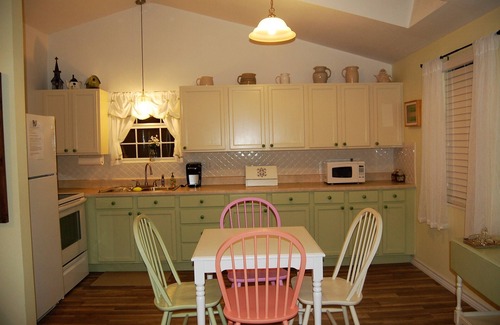 Grand Saline Cabin | Experience Circle P Cabins with Ocean Views and Breakfast