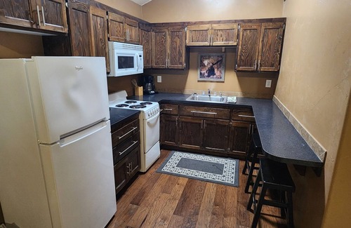 East Glacier Park Village Cabin | Circle R Cabin 3: Scenic Mountain Views & Family-Friendly Stay