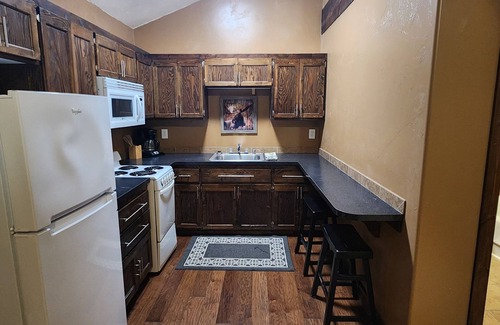 East Glacier Park Village Cabin | Circle R Cabin 3: Scenic Mountain Views & Family-Friendly Stay