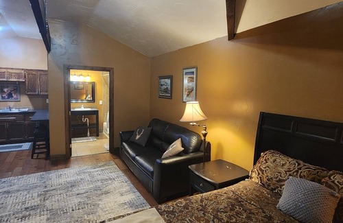 East Glacier Park Village Cabin | Circle R Cabin 3: Scenic Mountain Views & Family-Friendly Stay
