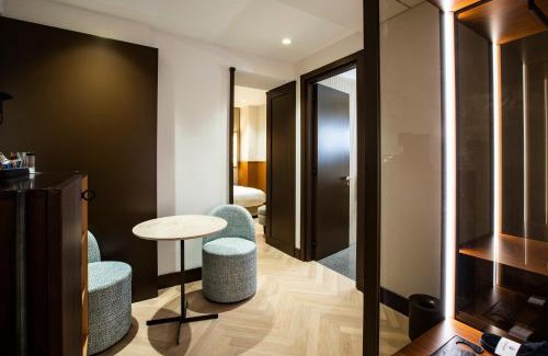 Rione III Colonna Hotel | Circle6 Rome