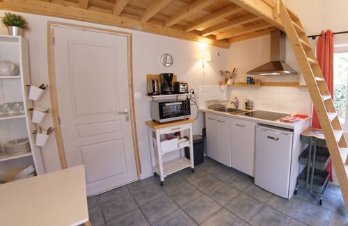 Sainte-Honorine-des-Pertes House | Charming Circuit Landing Chasse Spleen with Garden & Views