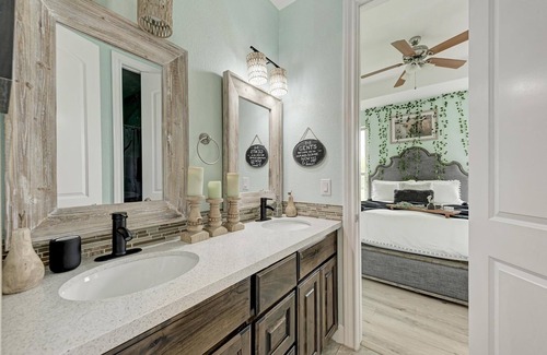 Del Valle House | Experience Circuit of the Americas: Estate with Hot Tub