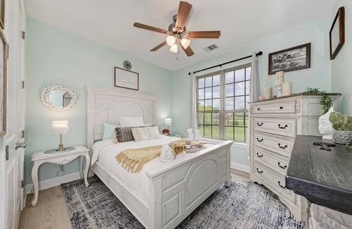 Del Valle House | Experience Circuit of the Americas: Estate with Hot Tub