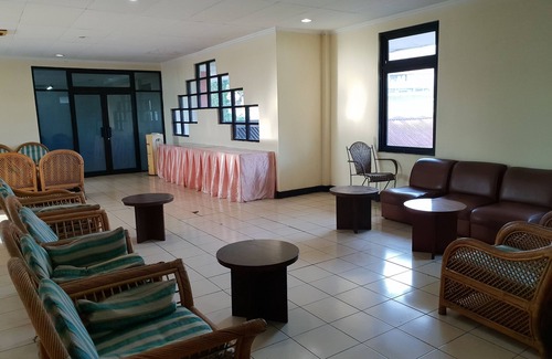 Cisarua Bed & Breakfast | Charming Cisarua Indah Cottage with Pool & Family Amenities