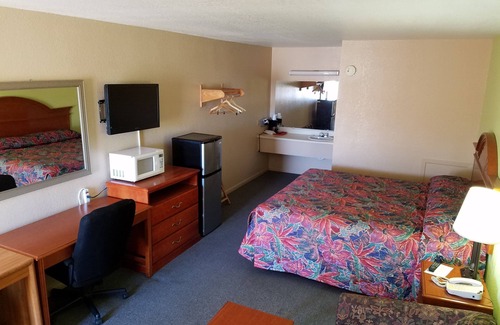 Cisco Hotel | Cozy Cisco Inn: Family-Friendly with Kitchen & Breakfast