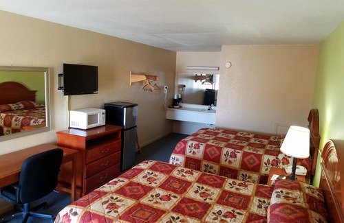 Cisco Hotel | Cozy Cisco Inn: Family-Friendly with Kitchen & Breakfast
