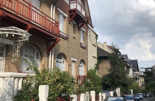 Parc-de-Montsouris Apartment | Discover Cité Internationale: Family-Friendly with Spa Access
