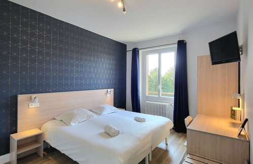 Villebois Hotel | Cozy Cit’Hôtel La Résidence: Child-Friendly & Breakfast Included