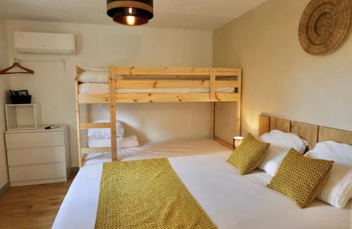Saint-Germain-les-Corbeil Hotel | Pet-Friendly Cit'hotel Design in Evry with Restaurant Access