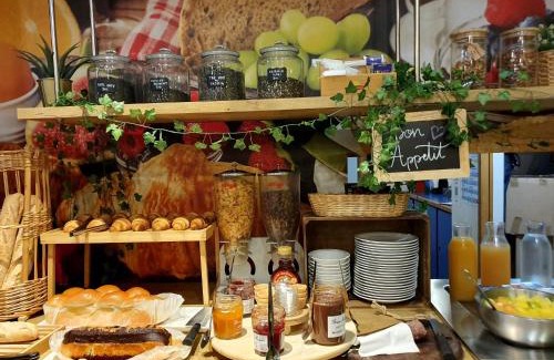 Saint-Germain-les-Corbeil Hotel | Pet-Friendly Cit'hotel Design in Evry with Restaurant Access