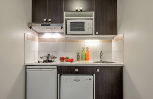 Quartier Saint-Ambroise Apartment | Pet-Friendly Citadines République Paris with Spa & Breakfast