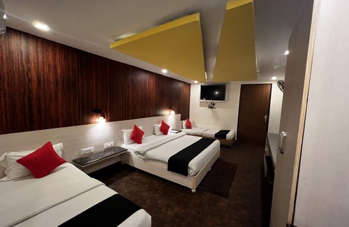 Kanpur Hotel | Convenient Stay at Citi Club with Breakfast & Accessibility