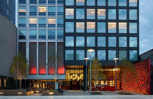 Bowery Hotel | Stylish citizenM New York Bowery - 4-Star Comfort Awaits