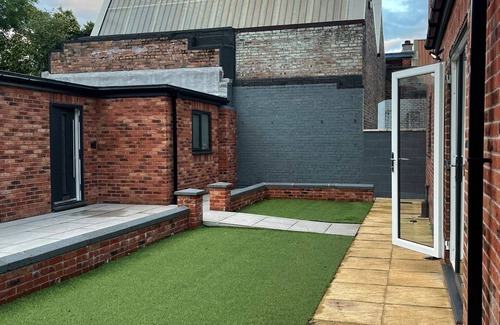 Tunstall House | Family-Friendly Citrine Suite: Perfect 4 Bed Retreat