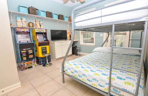 Plantation House | Bay View Retreat: Pool, Games & Bikes for 17 Guests!
