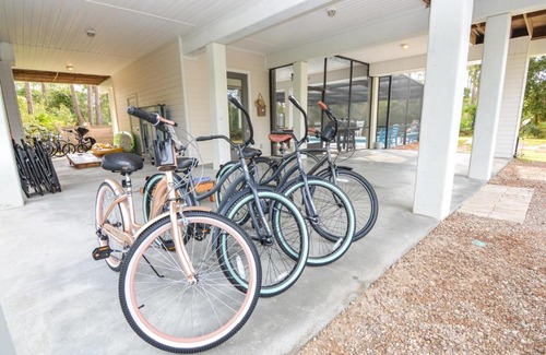 Plantation House | Bay View Retreat: Pool, Games & Bikes for 17 Guests!