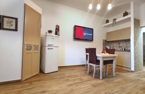 Renmark Hotel | Welcoming Citrus Valley Motel: Pool, Restaurant & Breakfast