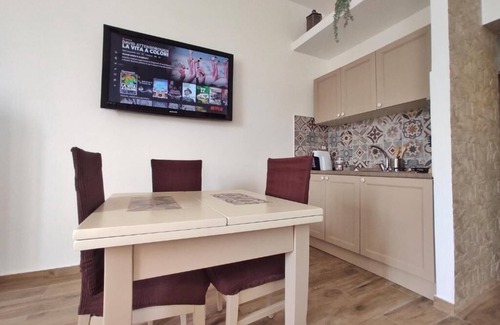 Renmark Hotel | Welcoming Citrus Valley Motel: Pool, Restaurant & Breakfast