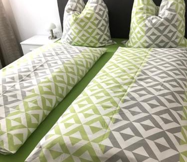 Pfersee Apartment | Discover the City Apartment: Family-Friendly Stay Awaits!