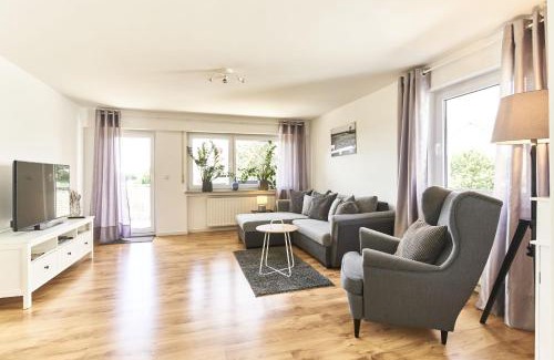Rutesheim Apartment | Spacious City Apartment Hasenheide with Balcony & Views