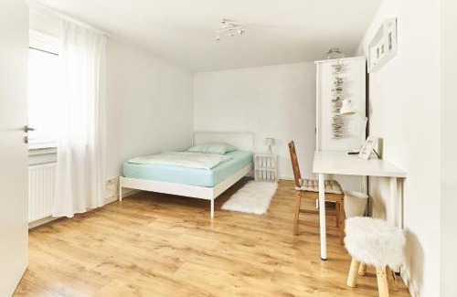 Rutesheim Apartment | Spacious City Apartment Hasenheide with Balcony & Views